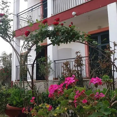 Maria's Aparthotel *