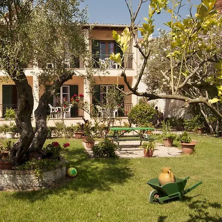 Maria's Apartmanhotel *